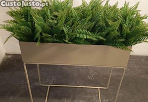 Suporte de plantas e plantas artificiais