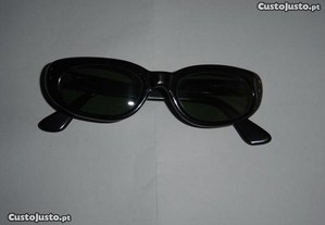 Óculos de Sol verdes c/ aros pretos em massa