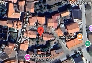 Duas Casas Em Ruinas, Em Banda, 3 Pisos,...