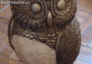 Estatueta de coruja em resina prateada
