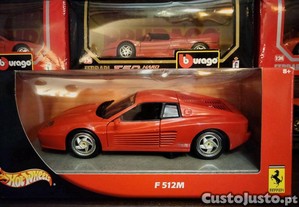Miniatura de Ferrari 512 M da marca hotweells na escala de 1/24