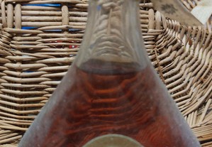 Armagnac ,tem 40 anos guardado em garrafa