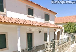 única! descubra esta incrível moradia t4+2, no concelho de idanha-a-nova na vila da zebreira.