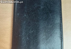 Pequena carteira preta