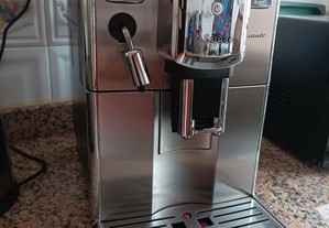 Máquina de café Saeco Type HD8914 em ótimo estado
