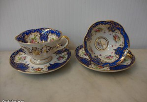 Chávenas antigas em porcelana portuguesa
