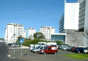 Quarto a 5 minutos da Universidade dos Açores