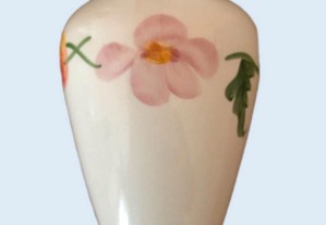 Jarro em cerâmica decorado com motivos florais policromáticos pintado à mão Reducta London