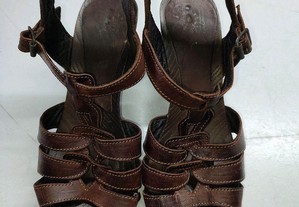 Sandálias de tacão Rastos e Pegadas