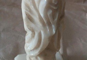 Estatueta trabalhada em marmore 20 cm nova
