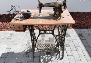 Máquina de Costura Singer muito antiga