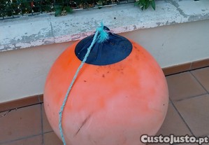 1 boia esférica , cor vermelha