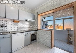 Apartamento T2+1 Com Varanda E Garagem - Forno,...