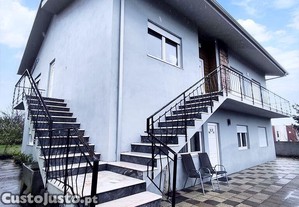 Moradia bi-familiar T6 em Pedome de 246 m²