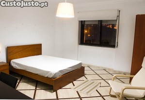 Quarto espaçoso próximo do Alegro, Setúbal