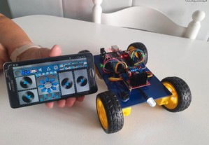 Carro Robot Arduino Educacional com Buzina,Luzes(Frente/Trás),Controlado por Bluetooth.