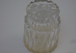 Antigo frasco de perfume em cristal