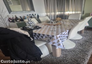 Mesa de jantar e 6 cadeiras