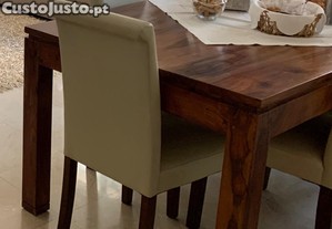 Mesa de jantar em madeira indiana - óptimo estado (sem cadeiras)