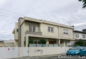 Moradia T4 De 3 Frentes Perto Metro Lidador