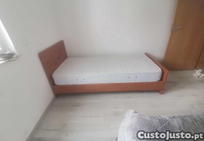 Cama de solteiro (estrado e colchao)