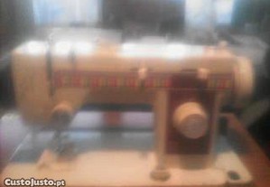 maquina de coser roupa