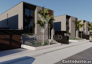 Moradia unifamiliar em banda t3 de 2 pisos em braga