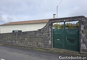 Moradia T3 Nas Capelas Com Terreno Com...