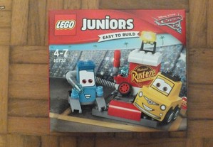 10732 Lego Juniors Cars - Guido and Luigi's Pit