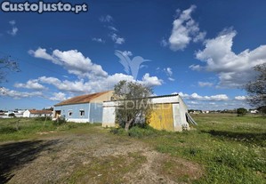 Moradia com terreno de 2,2 hectares + 1 ruina