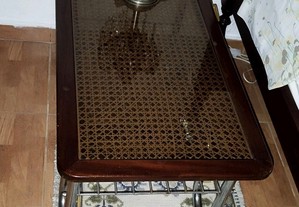 Mesa de centro com vidro