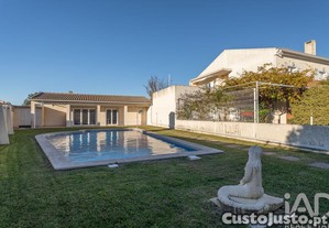Moradia geminada T5 em Azeitão de 234 m²