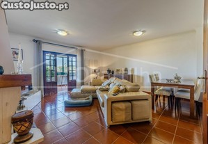 Apartamento Duplex T3+1 Rinchoa Condomínio do Moinho 169 m² úteis + 42 m² dependentes 2 Frentes 3 Estacionamentos Condomínio Fec
