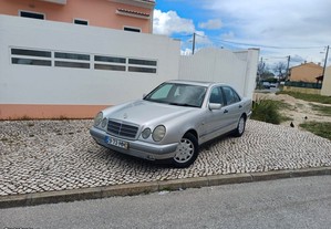 Mercedes-Benz E 200 E