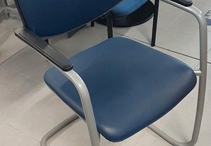 Cadeiras Visita / Reuniões Base Trenó - Pele Azul