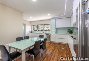 Apartamento T4, Em Vila Meã Carvalhos