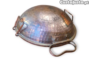 Cataplana de Cobre Martelado 23 cm   interior estanhado, com dobradiça e fechos laterais (vintage)