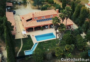 Quinta T4 em Sangalhos de 418,00 m