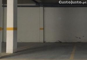 Garagem + Arrecadao - Vilamoura