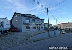 Espaço Comercial R/C - Valpedre, Penafiel