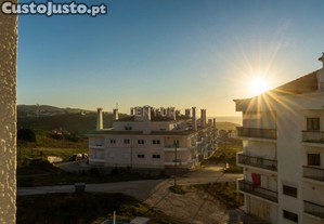 Apartamento T2 com Vista de Mar e Serra na Praia das Maçãs