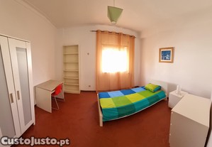 quarto situado em t3 junto das muralhas com meo fibra incluida