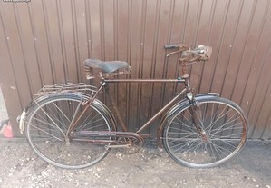 Bicicleta pasteleira antiga para restauro