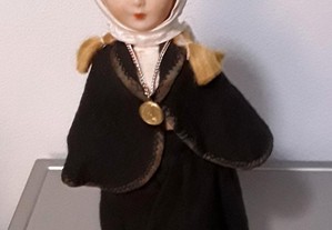 Antiga boneca religiosa