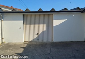 Garagem/Armazm em lhavo/Aveiro com 65 m2