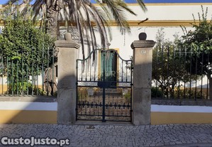 Casa Senhorial, situado na rua de Mourão, 37 em Reguengos de Monsaraz.