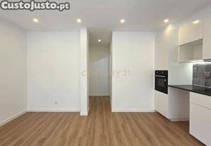 Apartamento Renovado T2 em Odivelas, Perto do Metro