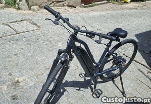 Bicicleta elétrica quase nova