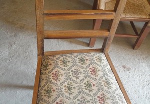 Cadeira vintage em madeira