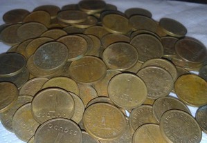 Lote de 106 moedas de 1 escudo dos anos 80